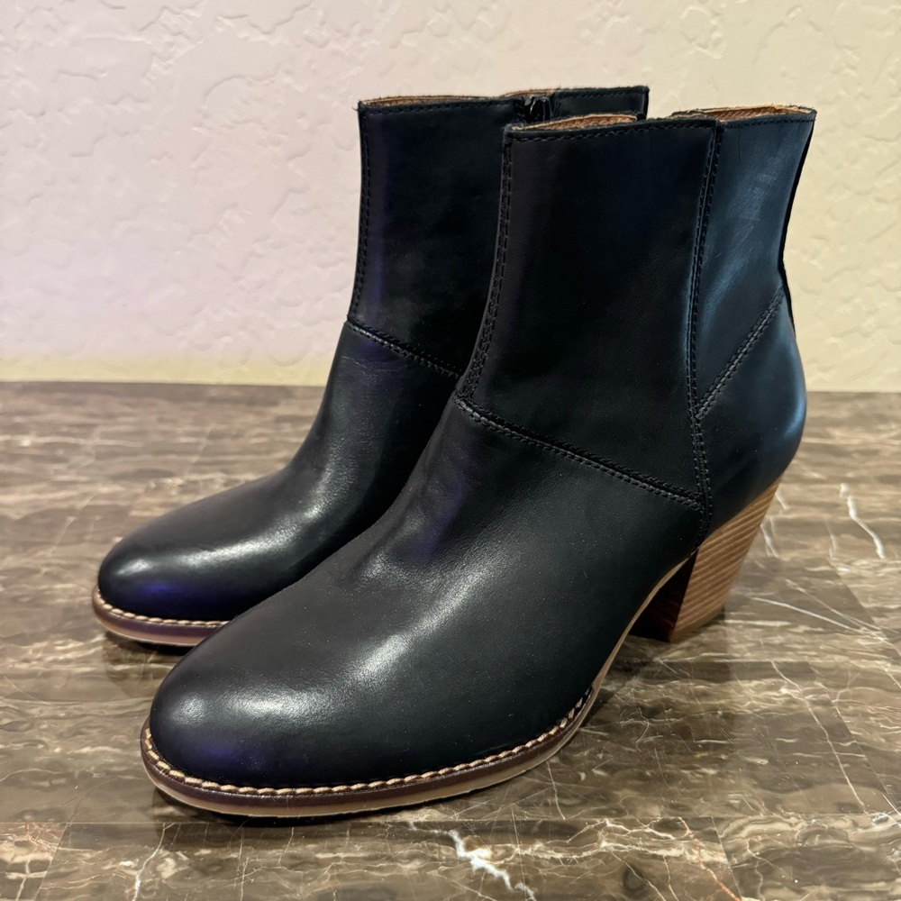 NEW House of Harlow 1960 Black Leather Ankle Boots